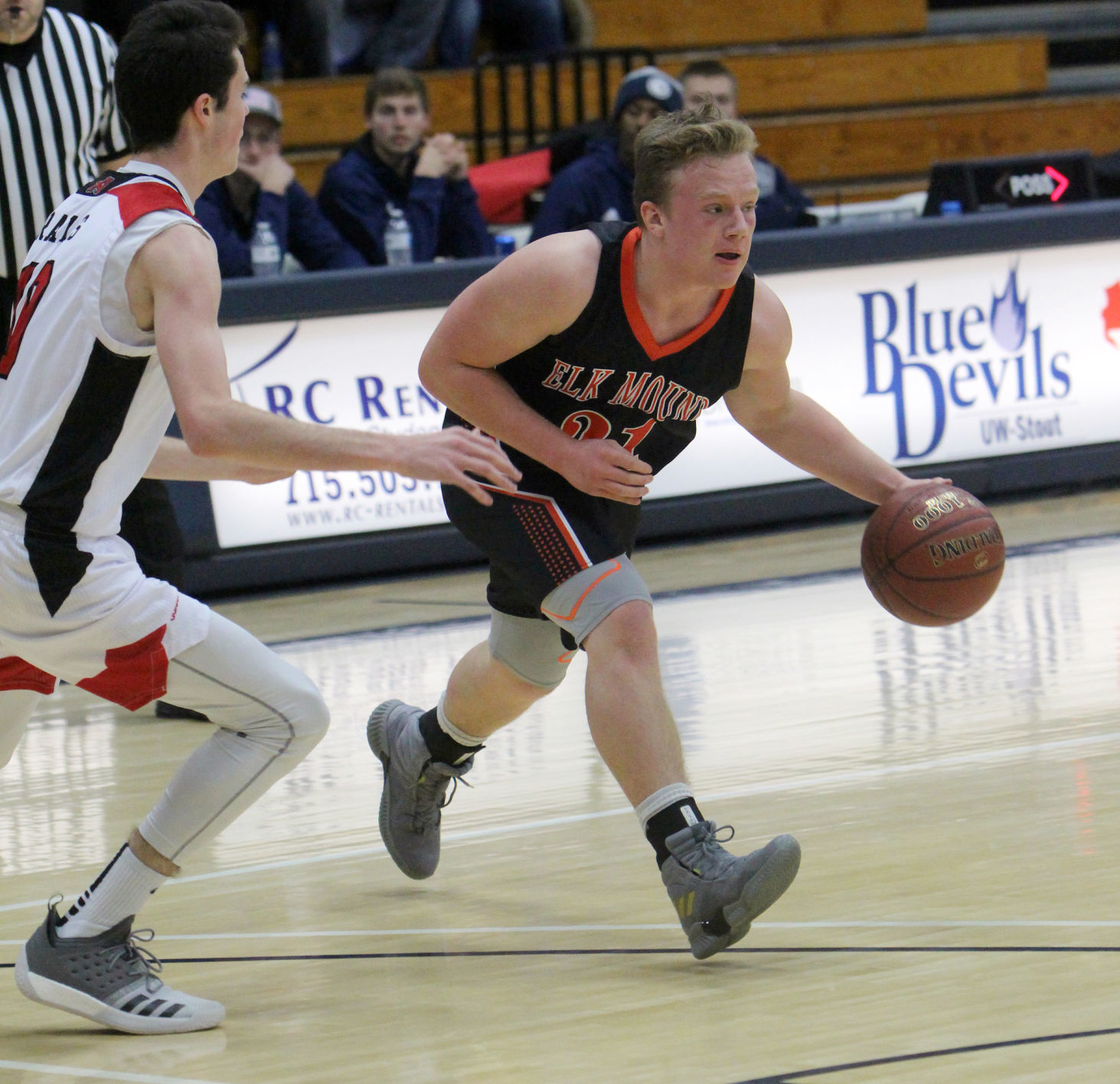 Elk Mound boys basketball vs Altoona 12-1-18